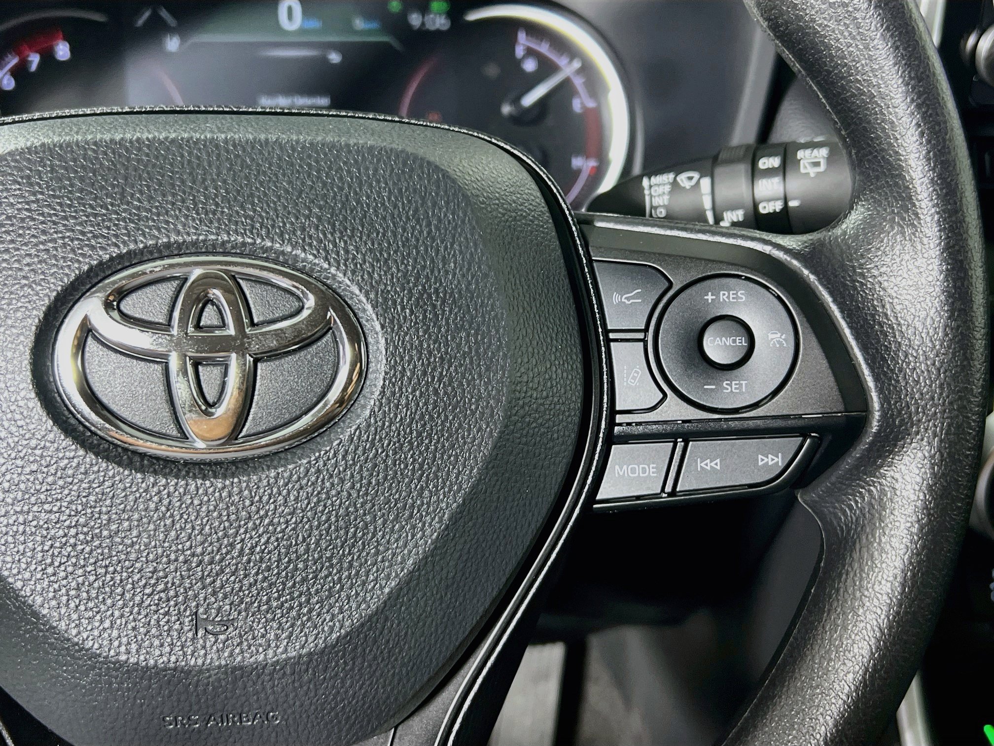 Used 2025 Toyota RAV4 XLE w/ Convenience Package FWD image 19
