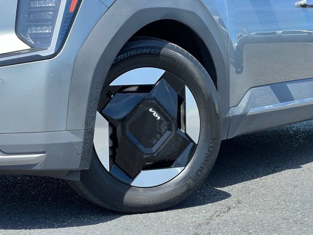 Certified 2024 Kia EV9 Light Long Range RWD image 2