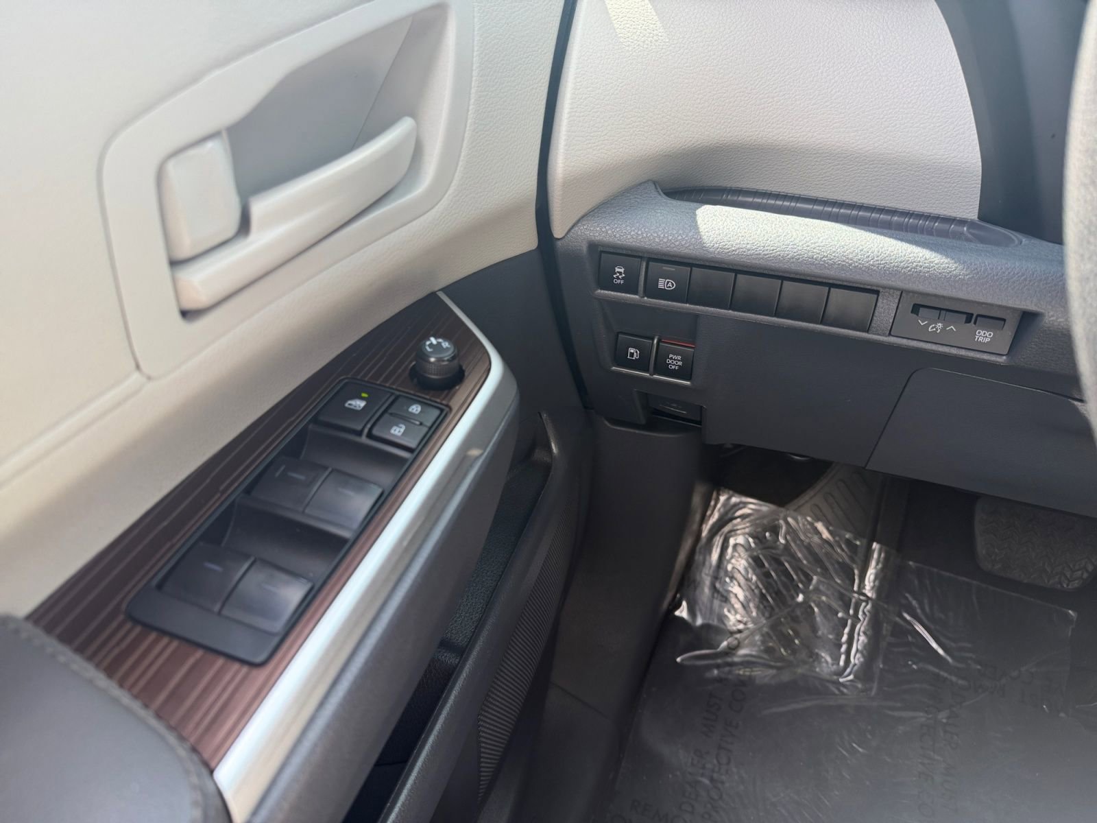 Certified 2024 Toyota Sienna LE image 21