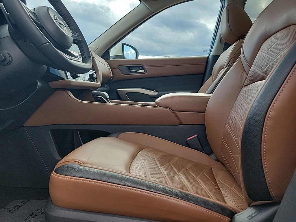 Used 2023 Nissan Pathfinder Platinum w/ Cargo Package image 31