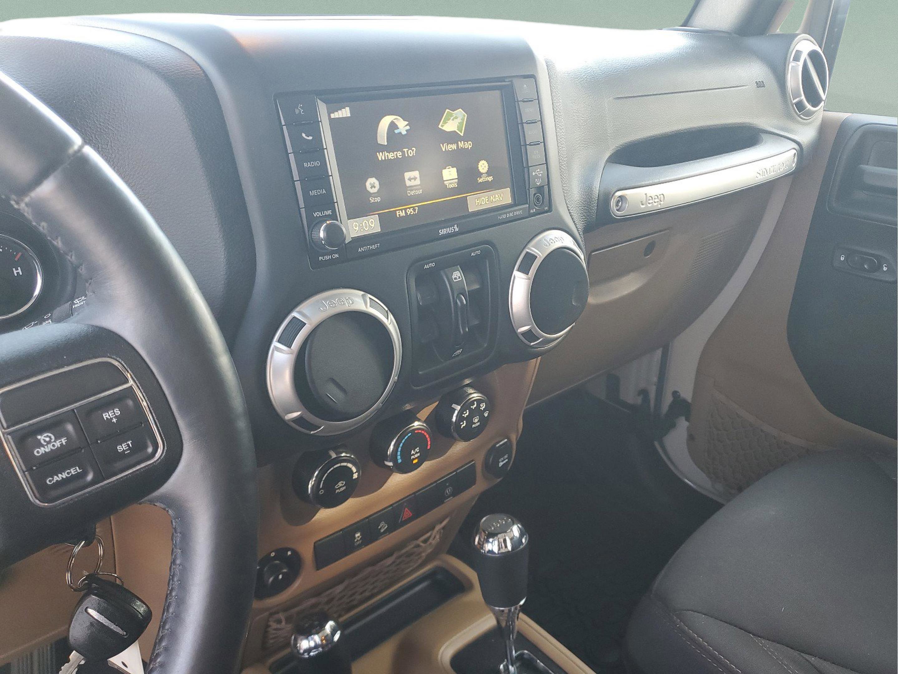 Used 2016 Jeep Wrangler Unlimited Sahara w/ Connectivity Group AWD/4WD image 25