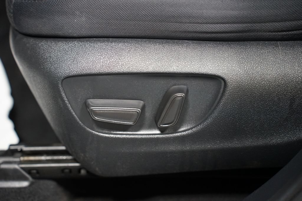 Used 2021 Toyota Highlander L FWD image 30