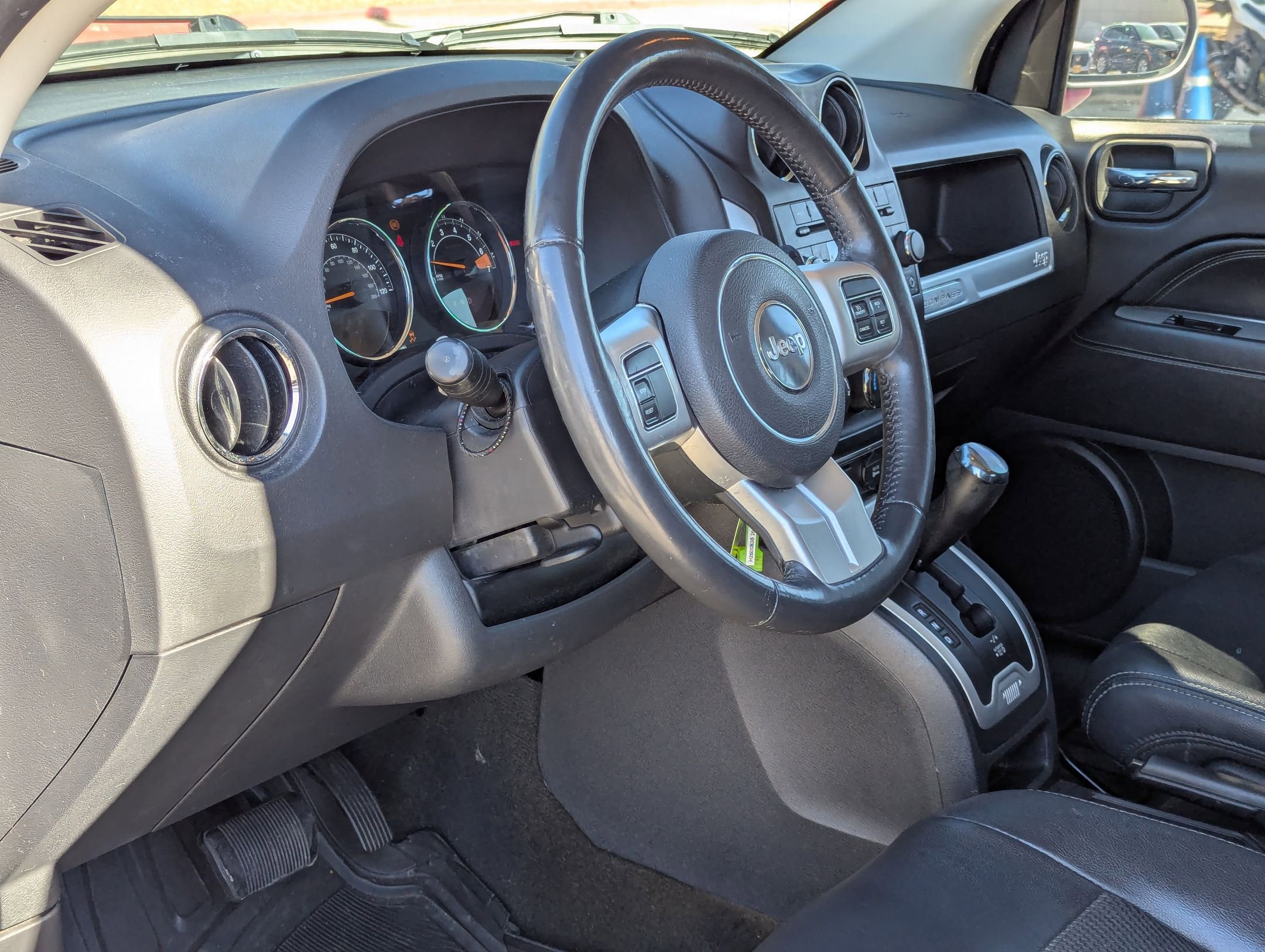 Used 2016 Jeep Compass Latitude image 12