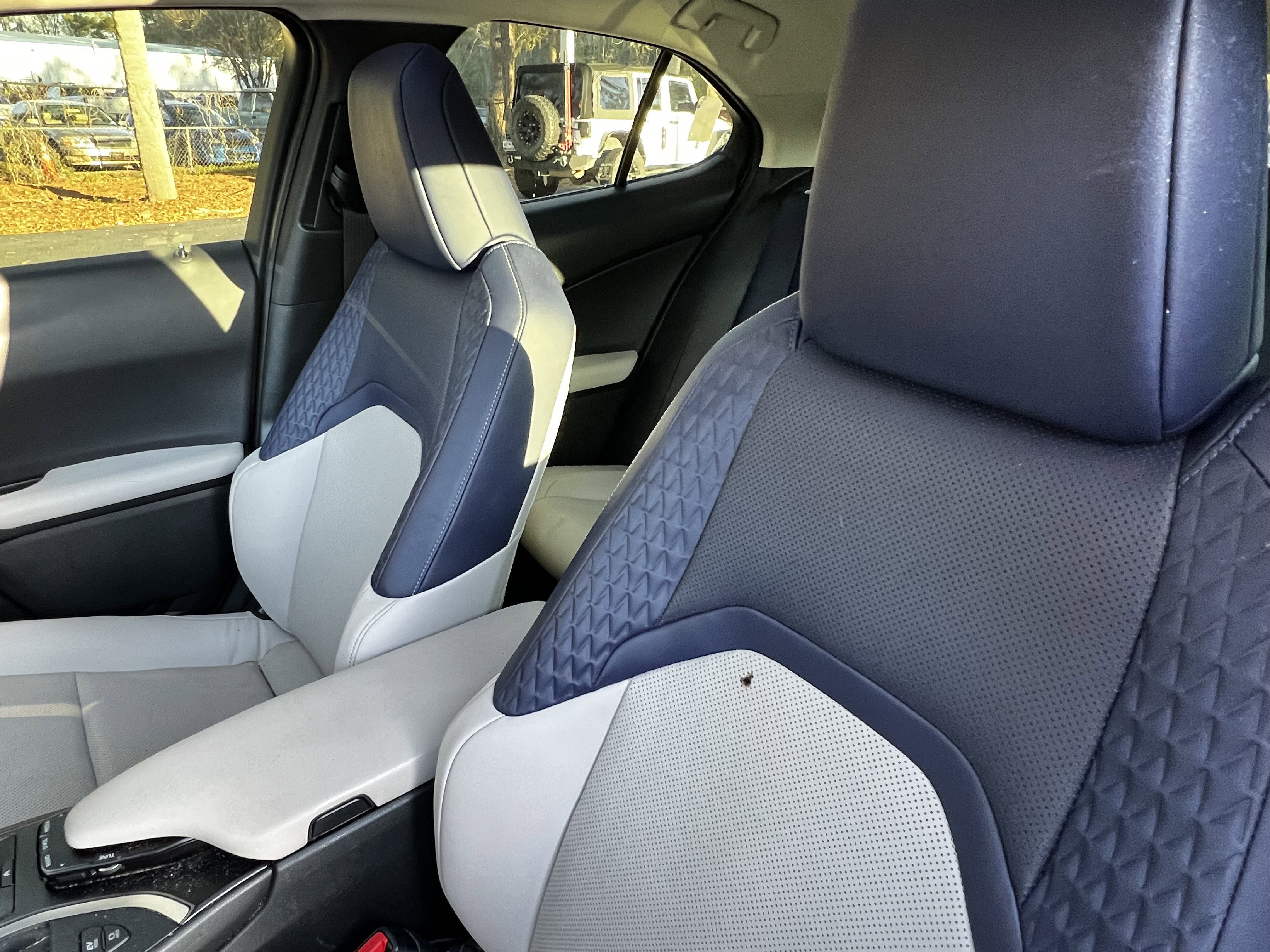 Used 2019 Lexus UX 250h w/ Premium Package image 18