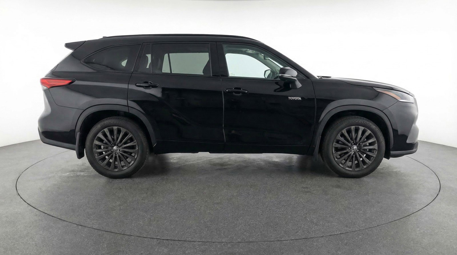 Used 2025 Toyota Highlander XSE image 11