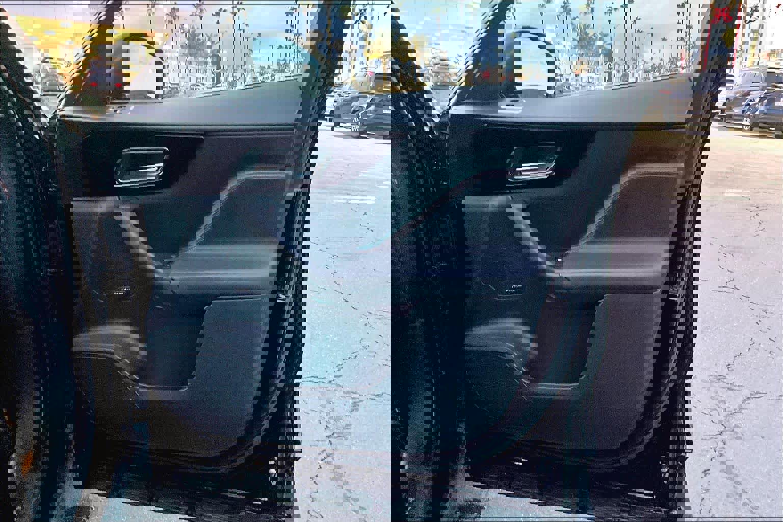 Used 2018 Jaguar F-PACE Prestige image 21