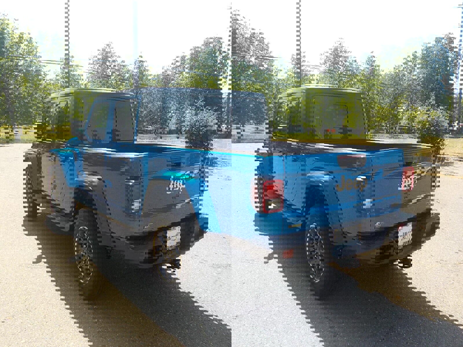 Used 2023 Jeep Gladiator Overland w/ Popular Equipment Package AWD/4WD image 6