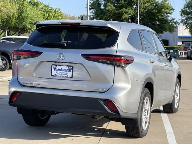 Used 2024 Toyota Highlander LE image 4