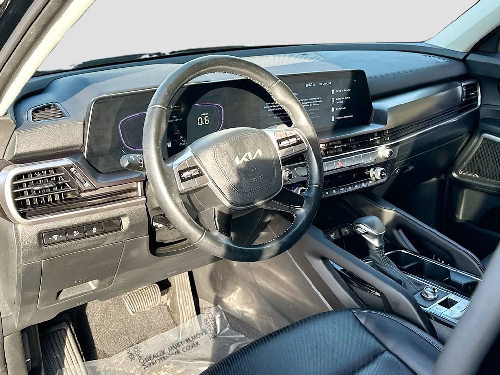 Certified 2025 Kia Telluride LX image 9