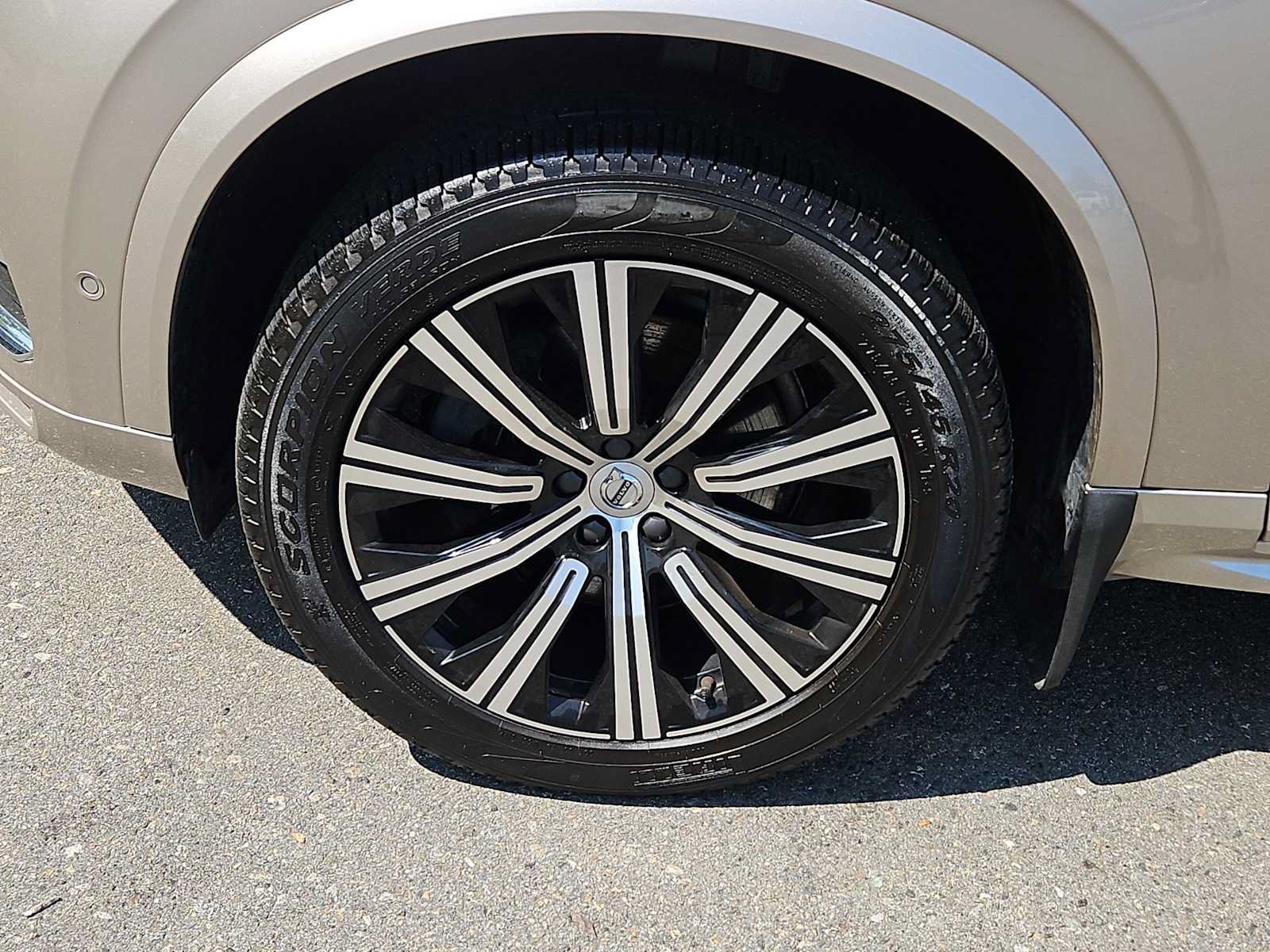 Used 2023 Volvo XC90 B6 Plus w/ Protection Package AWD/4WD image 7