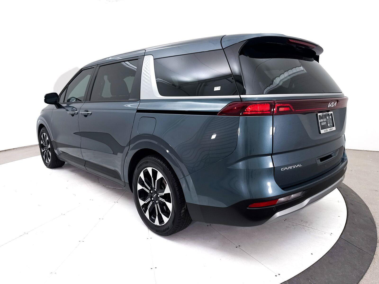 Used 2023 Kia Carnival EX FWD image 13