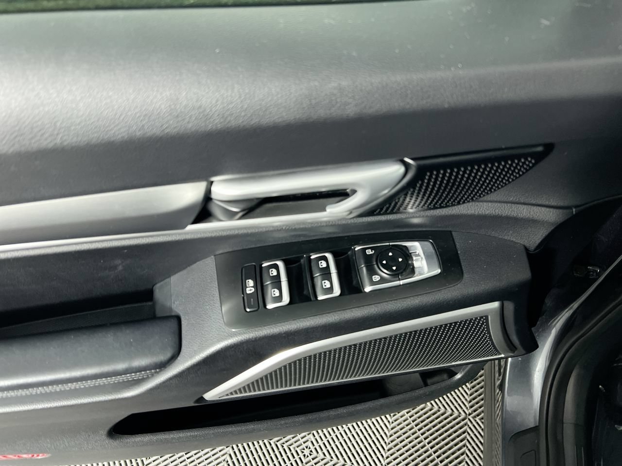 Used 2020 Kia Telluride LX FWD image 10