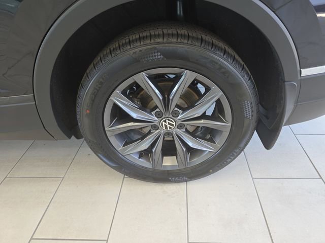 Used 2023 Volkswagen Tiguan SE FWD image 25
