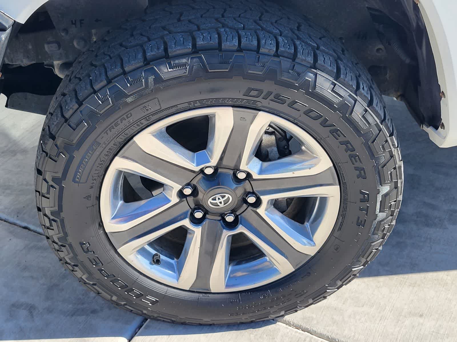 Used 2018 Toyota Tacoma Limited AWD/4WD image 9