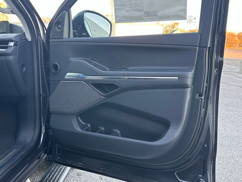 New 2025 Lincoln Navigator Reserve image 24