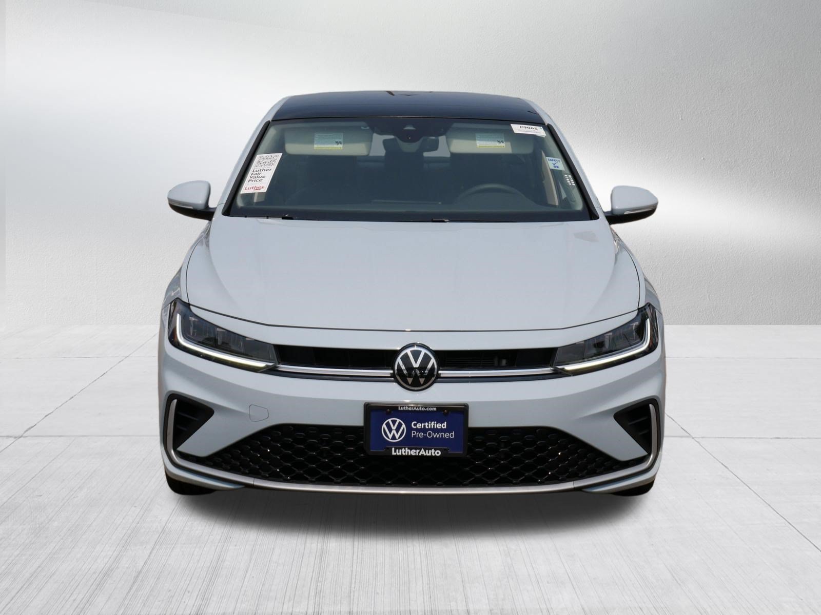 Used 2026 Volkswagen Jetta SEL FWD image 2