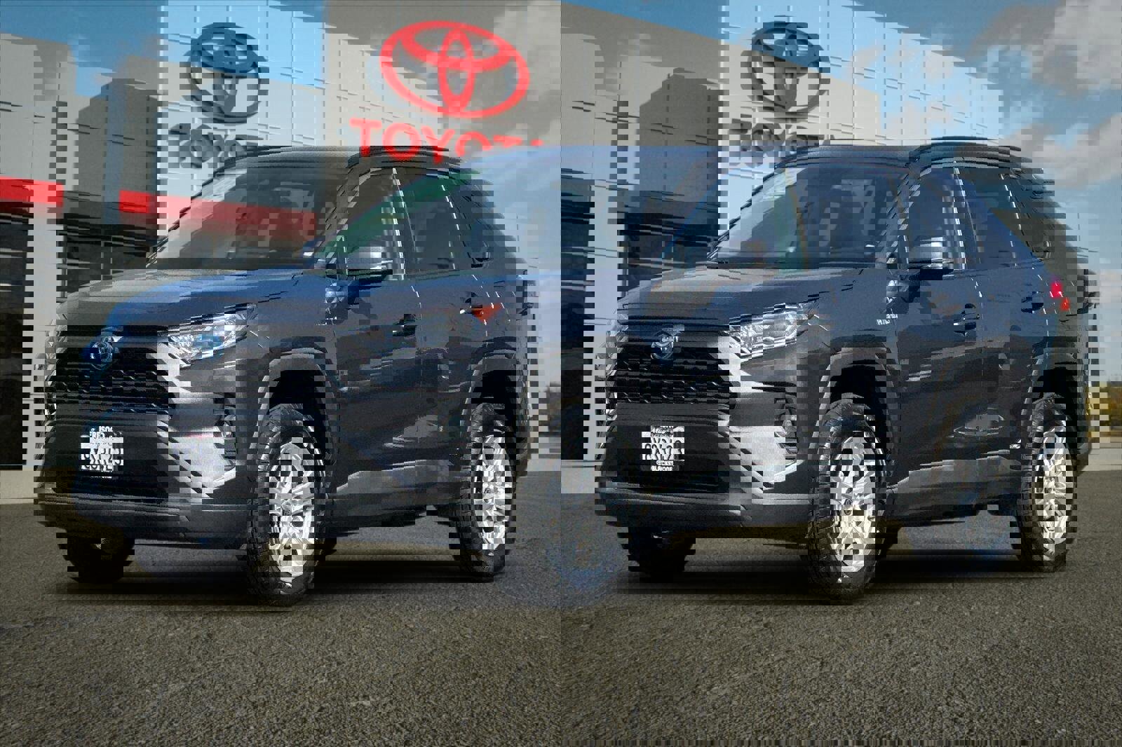 Certified 2021 Toyota RAV4 XLE w/ Convenience Package image 7