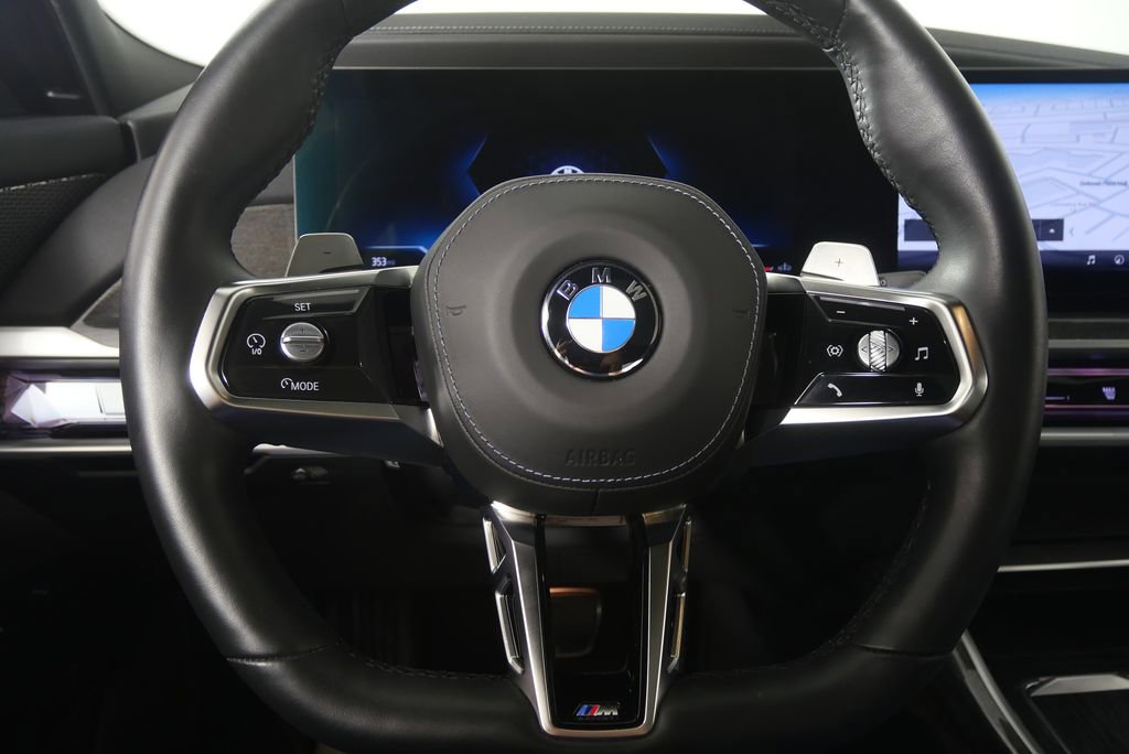 Used 2025 BMW 740i w/ Premium Package RWD image 20