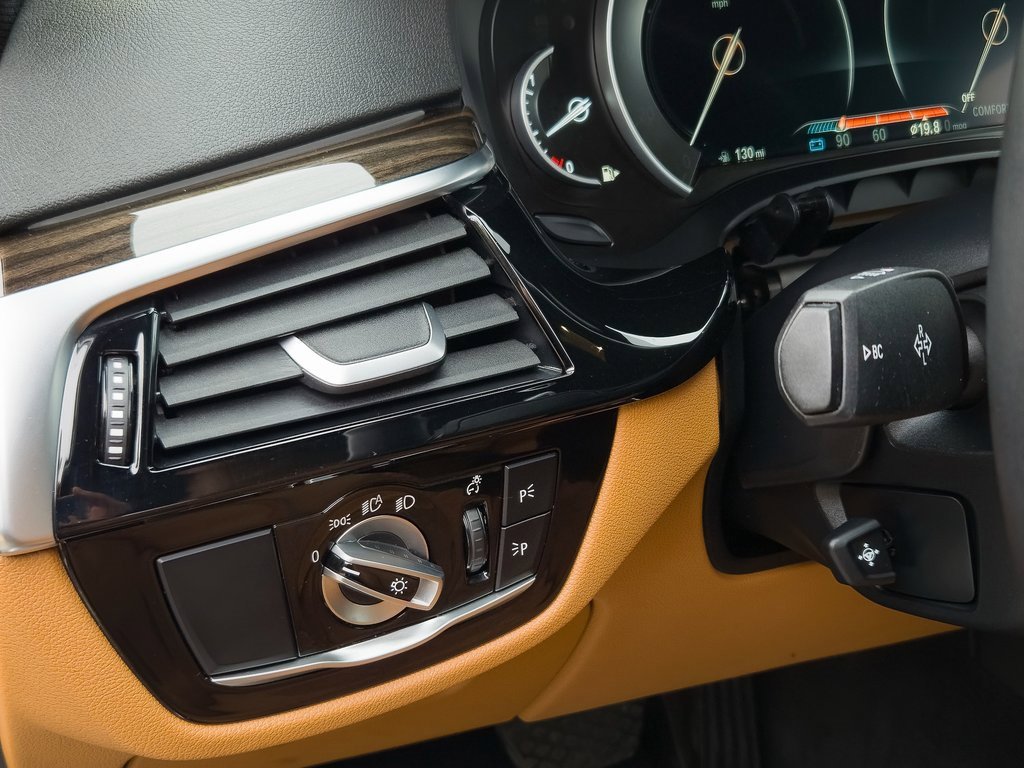 Used 2019 BMW 540i w/ Convenience Package image 13