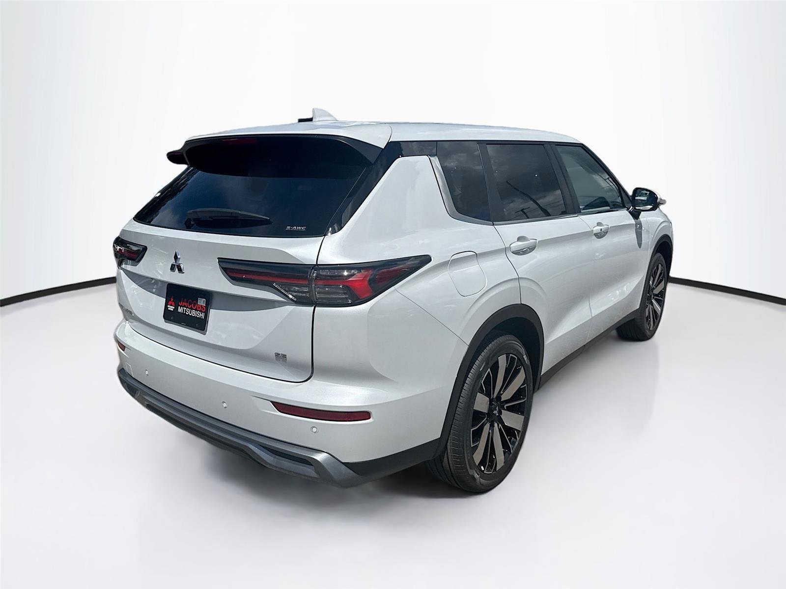 New 2025 Mitsubishi Outlander SE image 7