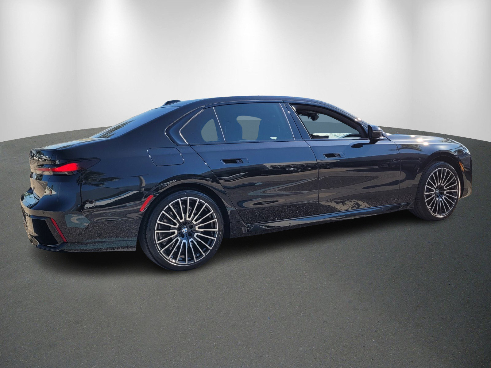 Used 2026 BMW 740i w/ Executive Package image 7