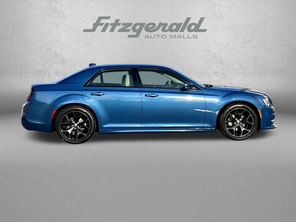 Used 2022 Chrysler 300 Touring L w/ Comfort Group image 3
