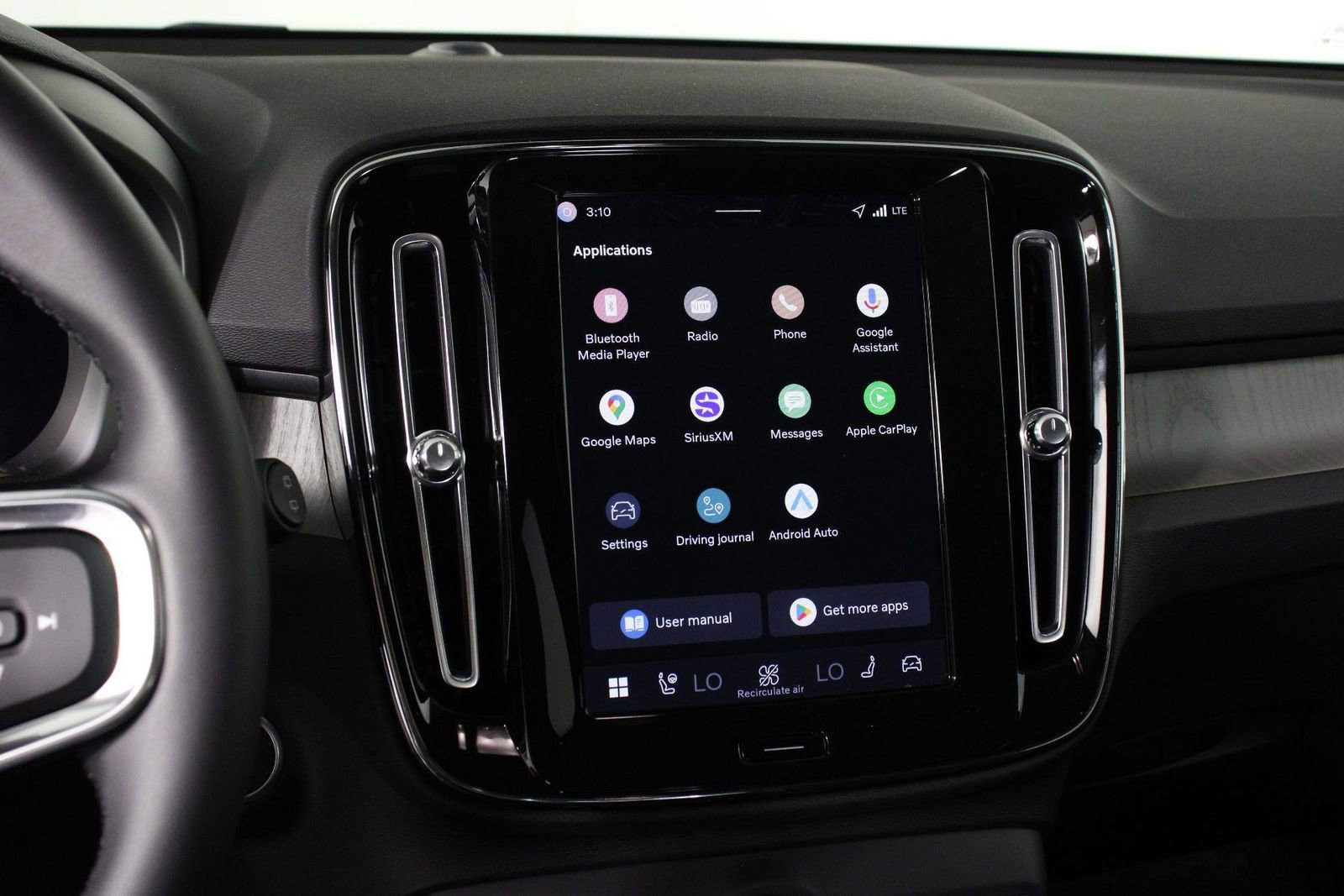 New 2026 Volvo XC40 B4 Core image 6