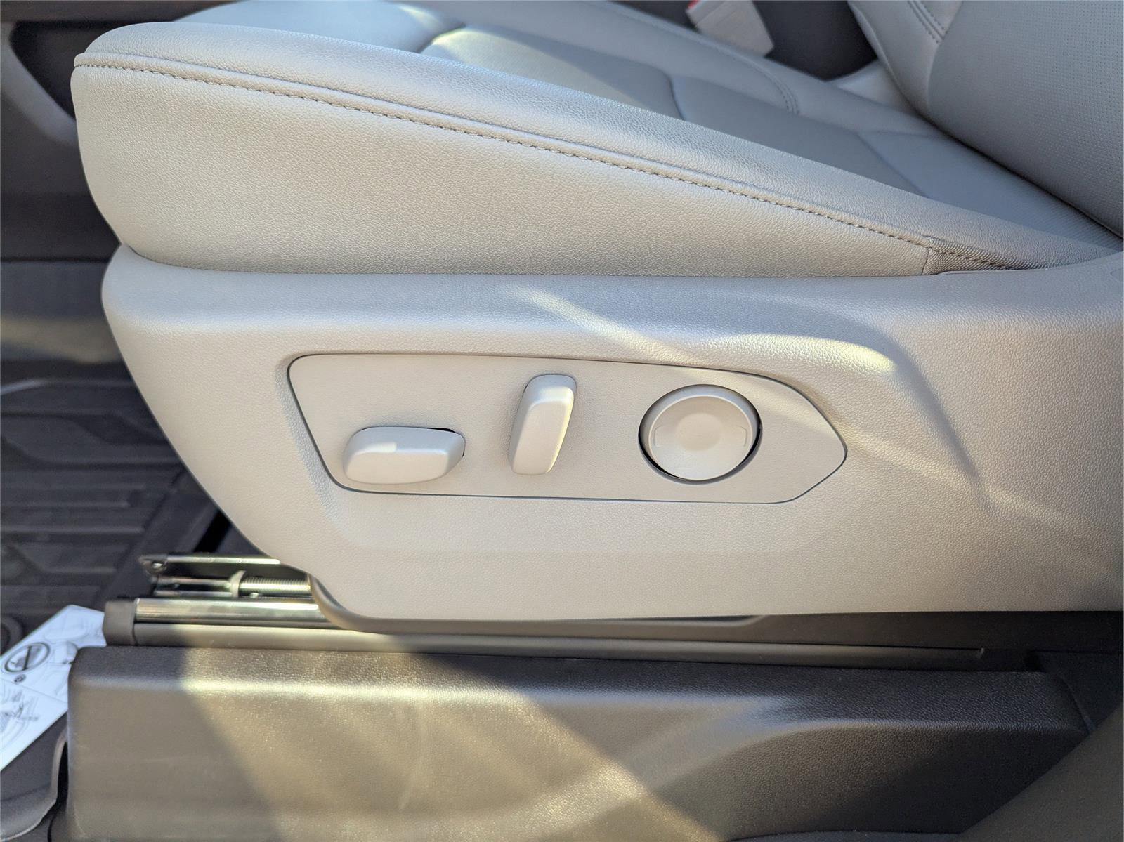 New 2026 GMC Sierra 1500 SLT w/ SLT Premium Plus Package image 17