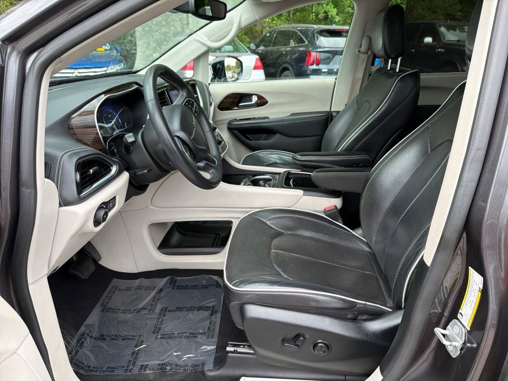 Used 2023 Chrysler Pacifica Limited FWD image 16