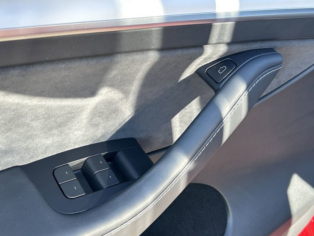 Used 2024 Tesla Model Y Performance image 19