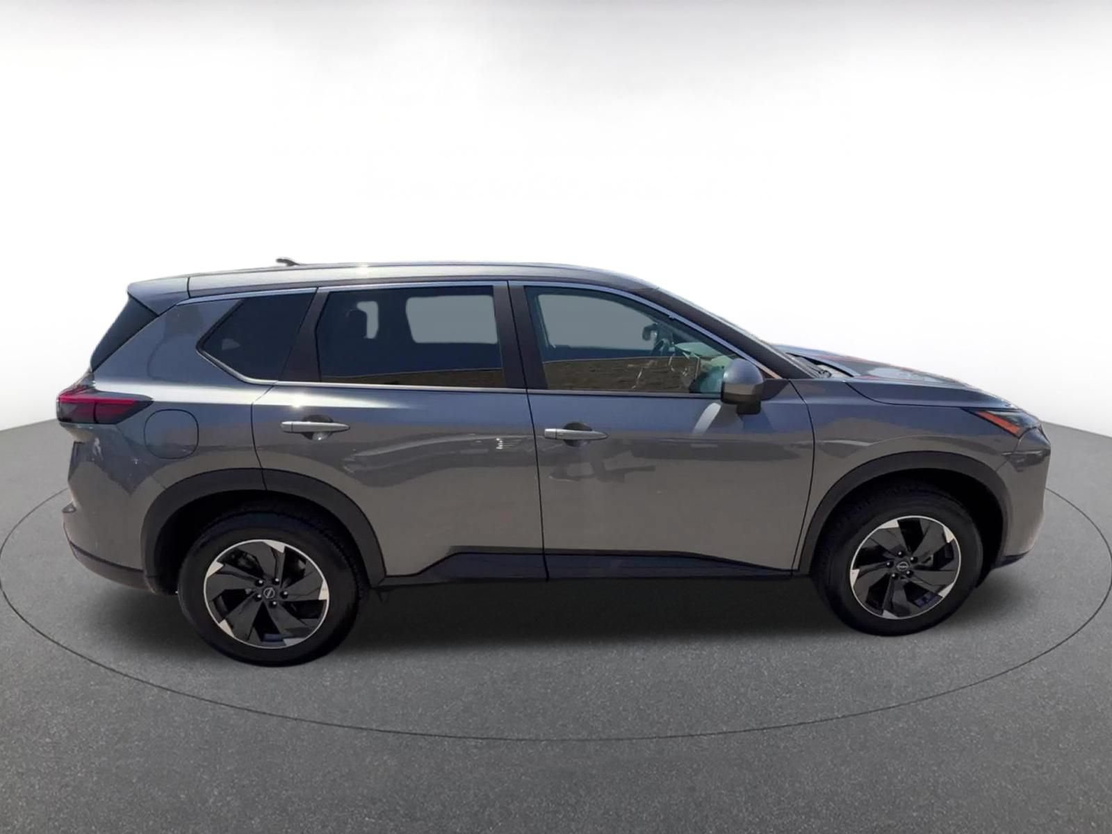 Used 2025 Nissan Rogue SV AWD/4WD image 16