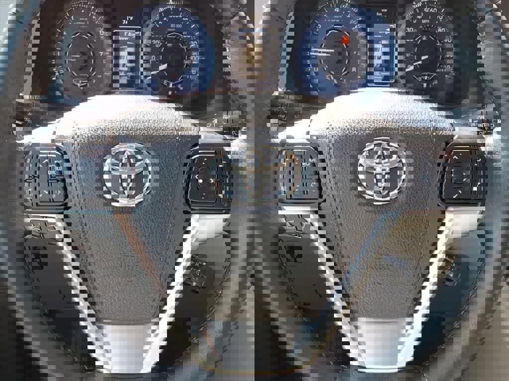 Used 2015 Toyota Sienna XLE w/ XLE Navigation Package image 17