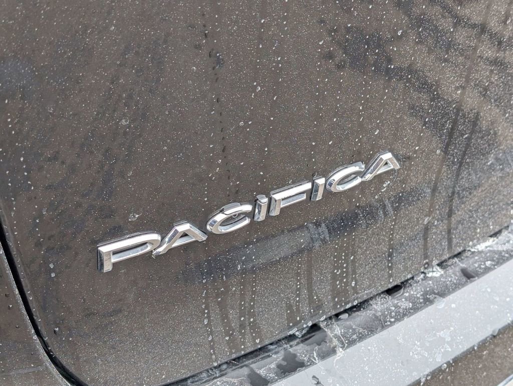 Used 2023 Chrysler Pacifica Limited image 14