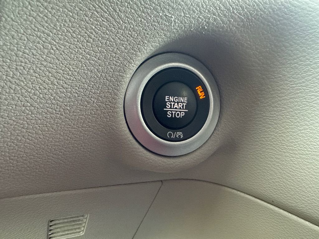 Used 2024 Chrysler Pacifica Touring-L FWD image 28