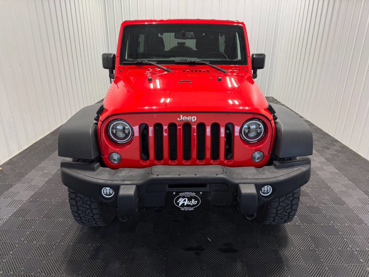 Used 2016 Jeep Wrangler Unlimited Rubicon w/ Connectivity Group image 2
