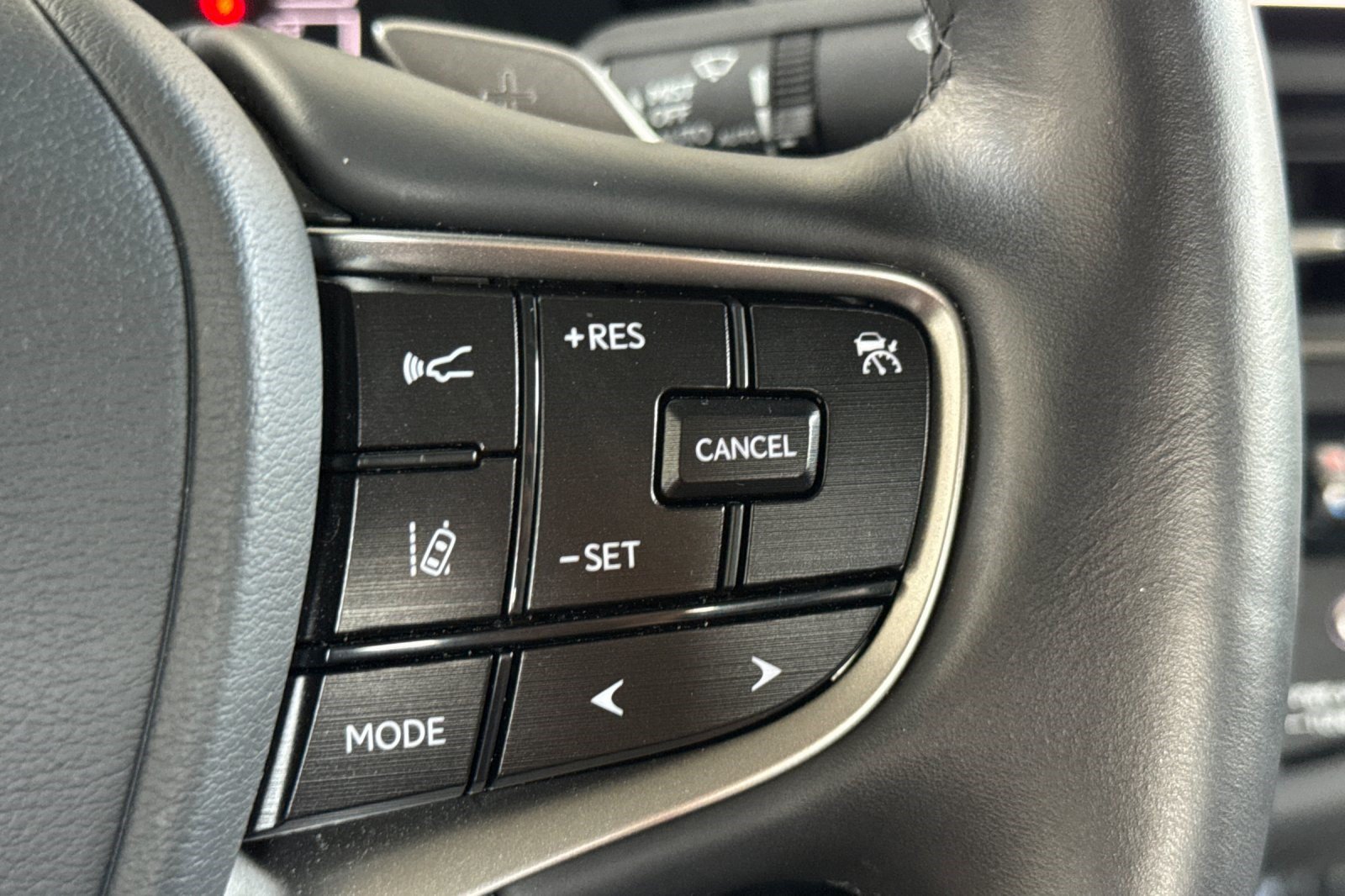 Used 2025 Lexus ES 300h w/ Premium Package FWD image 30
