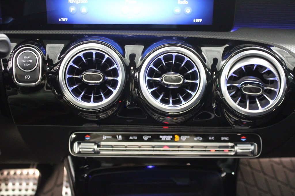 Used 2025 Mercedes-Benz CLA 35 AMG 4MATIC image 25