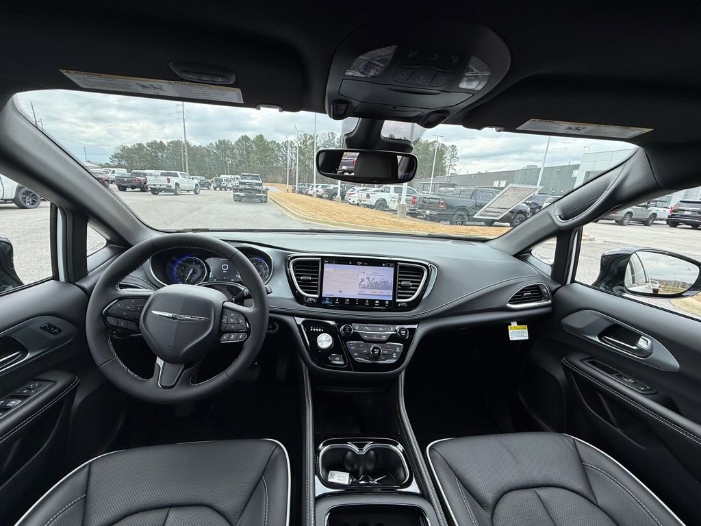 New 2026 Chrysler Pacifica Limited image 12