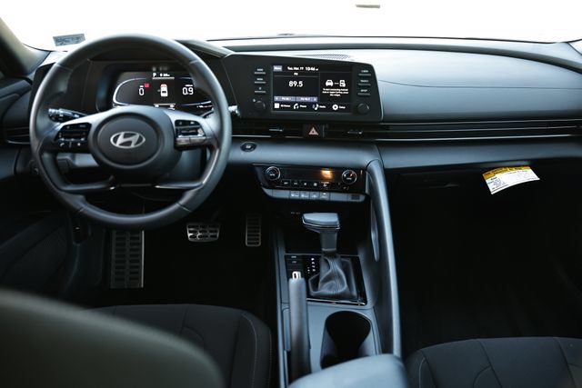 Certified 2025 Hyundai Elantra Sport FWD image 24