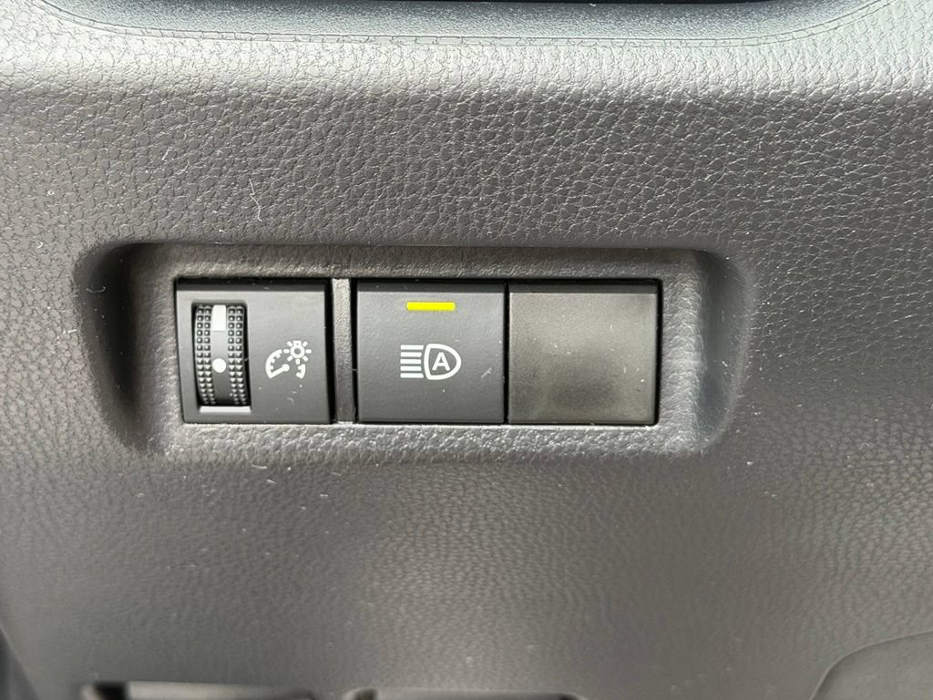 Used 2025 Toyota RAV4 LE AWD/4WD image 16