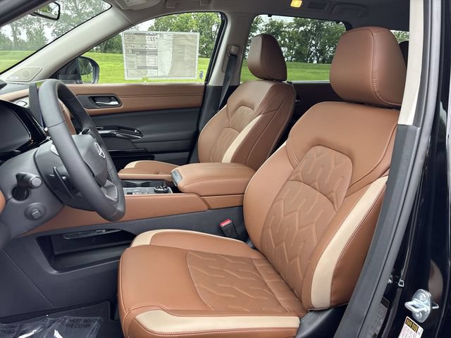 New 2026 Nissan Pathfinder Platinum w/ Cargo Package AWD/4WD image 11