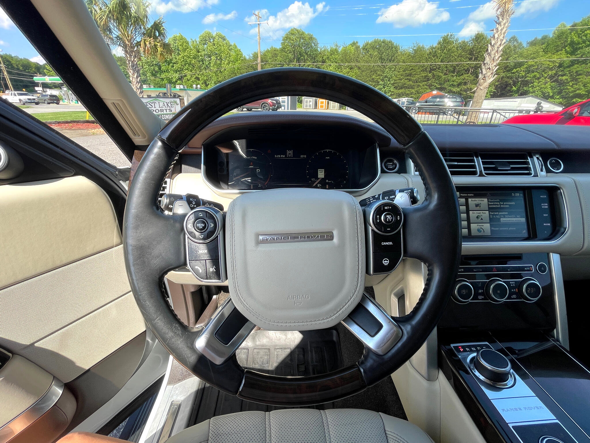 Used 2015 Land Rover Range Rover Autobiography image 30