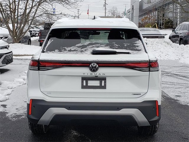 New 2025 Volkswagen Tiguan SE image 4