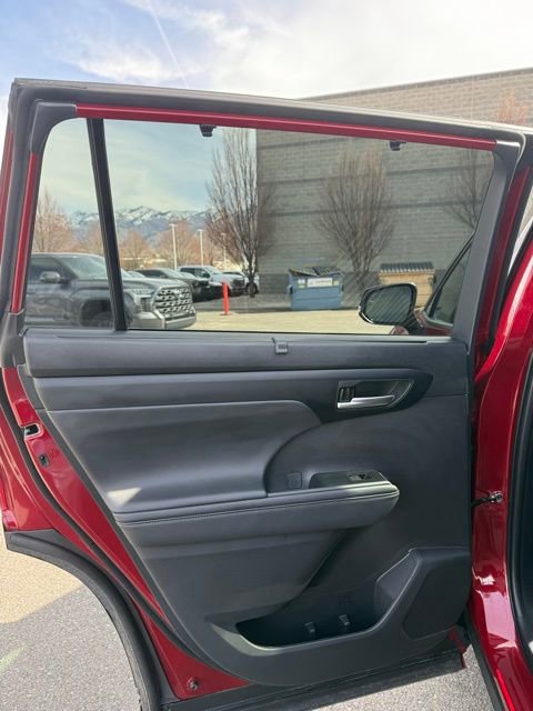 Certified 2026 Toyota Highlander XSE image 37