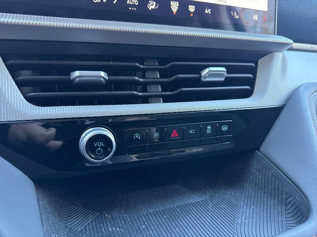 Used 2025 Ford Explorer Active image 30