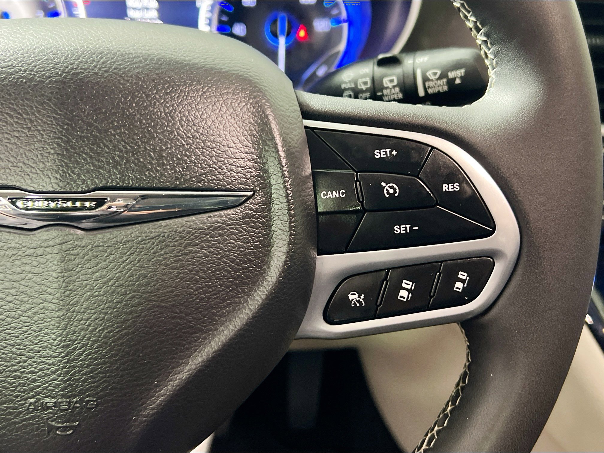 Used 2023 Chrysler Pacifica Touring-L FWD image 19