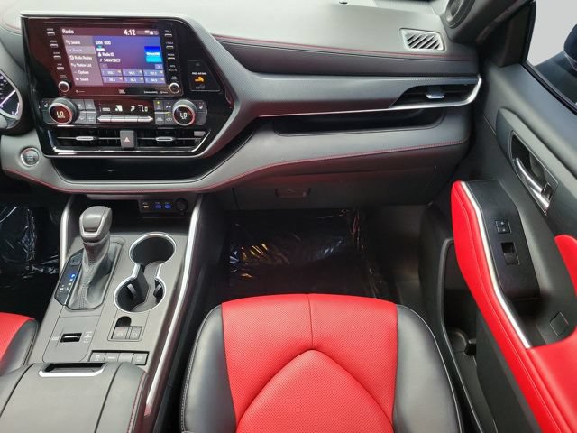 Used 2022 Toyota Highlander XSE FWD image 16