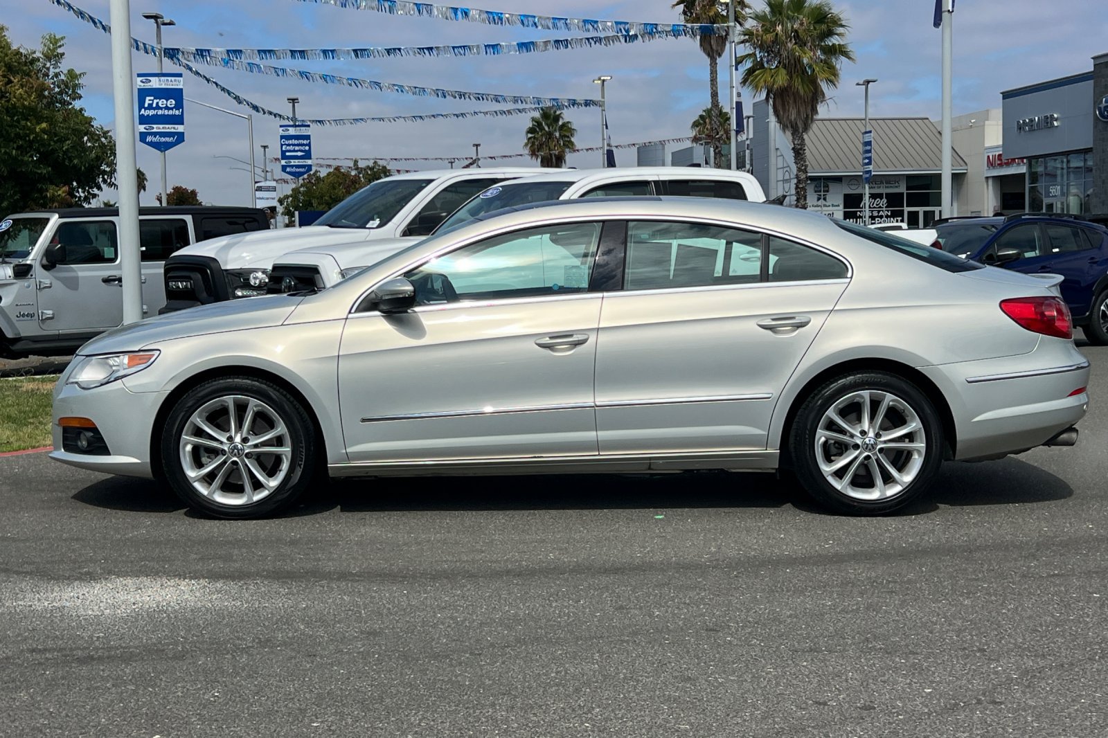 Used 2010 Volkswagen CC Luxury FWD image 7