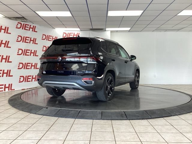 Used 2025 Volkswagen Taos SEL AWD/4WD image 7