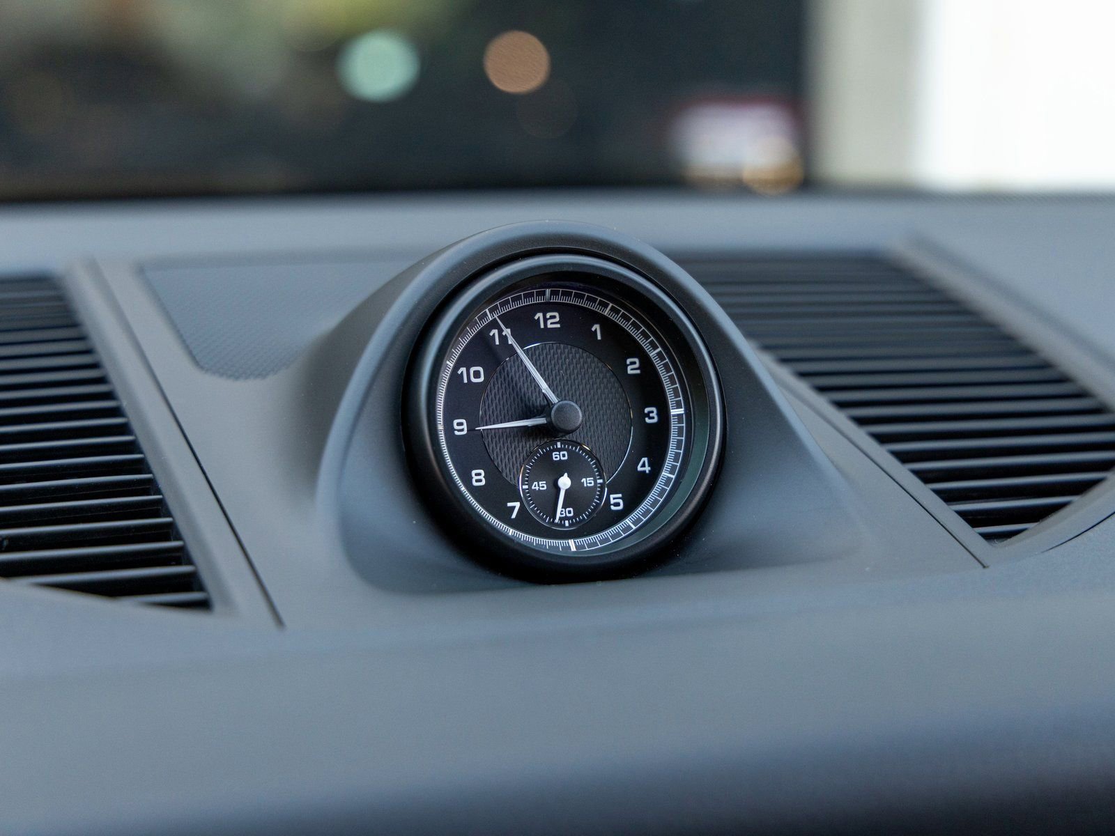 Certified 2025 Porsche Macan image 34